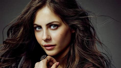 HD wallpaper: Willa Holland, women, portrait, brunette, actress, green eyes | Wallpaper Flare