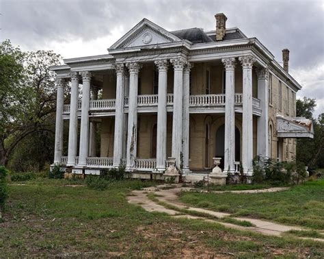 Abandoned mansion, Gonzales, Texas | Tempat terlantar, Rumah yang ...