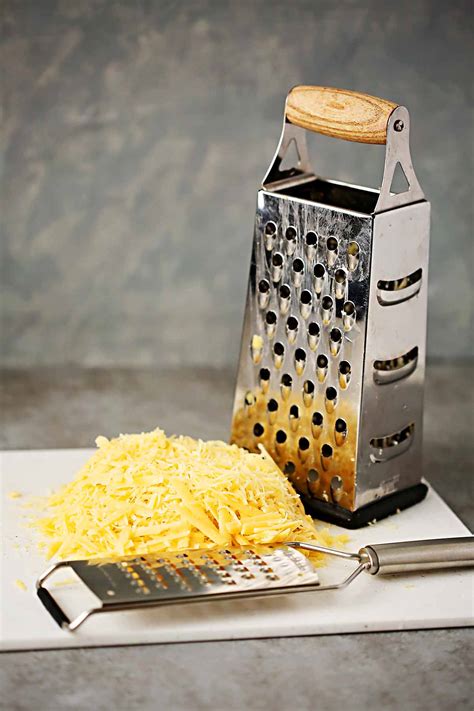 Grating Food