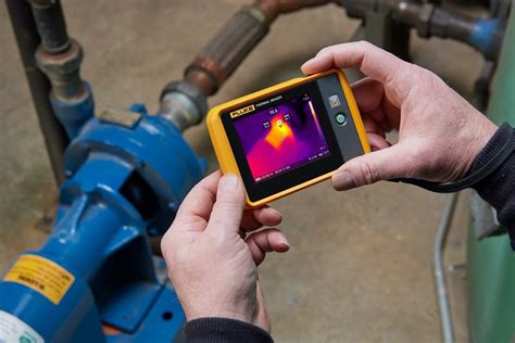 Thermal Imaging Camera for Water Leak Detection and Moisture Damage | Fluke