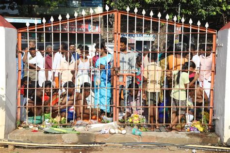 MYLAPORE TIMES - Big crowd around temple tank to participate in rituals on Mahalaya Amavasai day