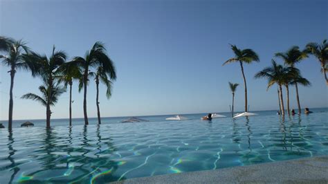 Infinity pool at Dreams Los Cabos on a gorgeous cloudless day | Dream los cabos, Dreams resorts ...