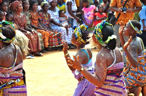 Ghana women dance | Women from Ghana dance at an event to ra… | Flickr