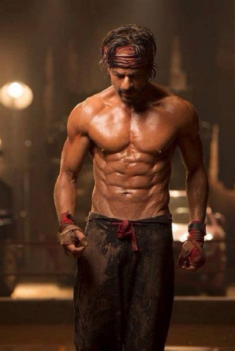 Shah Rukh Khan goes shirtless in Happy New Year: FIRST LOOK and showing ...