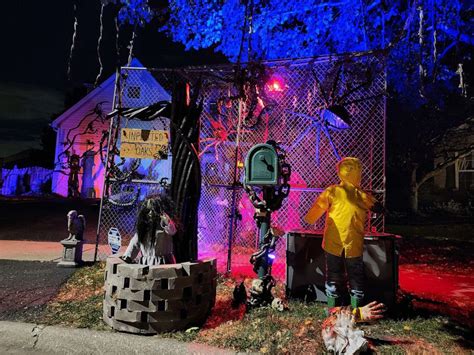 Family's mysterious 'Stranger Things' Halloween decoration wows - Good Morning America