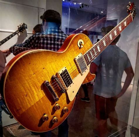 Jimmy Page "Number One" 1959 Gibson Les Paul Standard on display at the Metropolitan Museum of ...