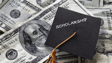 Top 10 Scholarships For College Students - HomeWork Help