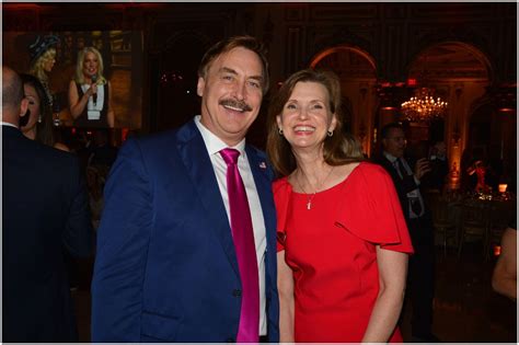 Mike Lindell's First Wife : Mike Lindell Net Worth 2021 Wife Trump Book ...