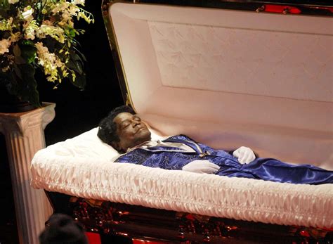 Photos of Famous Dead Bodies From Celebrity Open Casket Funerals