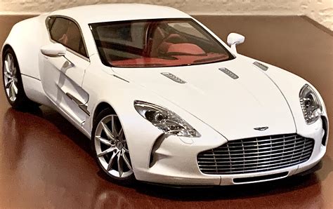 [AUTOart] Aston Martin ONE-77 (White/Red interior) Diecast [1:18] Signature Series : r/Diecast