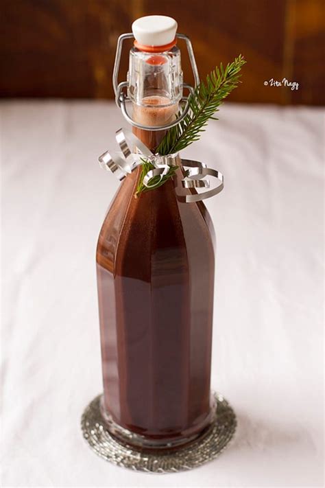 Homemade chocolate liqueur | Liqueurs recipes, Homemade liqueur recipes ...