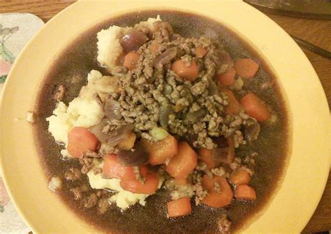 Minced beef & onion with mash & gravy Recipe by Irmgard Gater - Cookpad