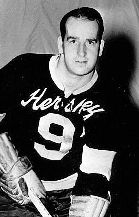 File:Arnie Kullman, center - Hershey Bears (1948-60).jpg - Wikimedia ...