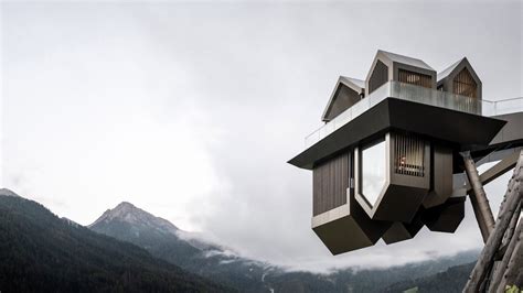 A Sauna With a View in the Italian Dolomites, and Other News – SURFACE