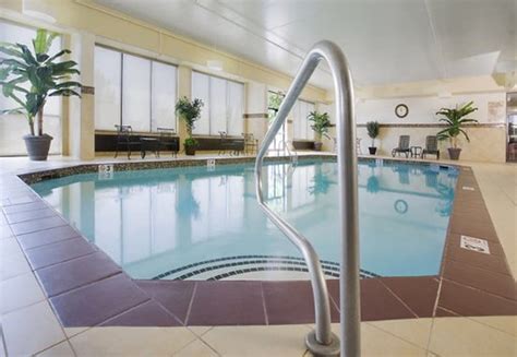 Indoor Pool - Picture of Cedar Rapids Marriott, Cedar Rapids - TripAdvisor