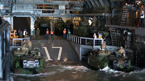 USS San Antonio LPD-17 Amphibious Transport Dock US Navy | Landing craft, Amphibious vehicle ...