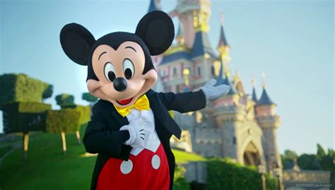 “New-look” Mickey Mouse in glorious new Disneyland Paris 2017 ...