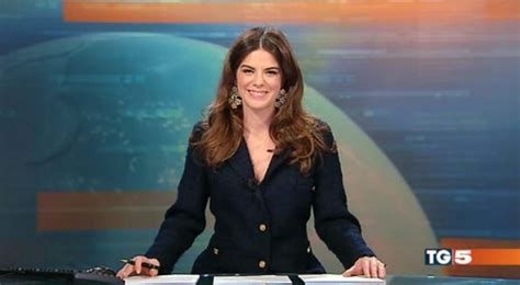 La pagina Facebook dedicata alle giornaliste del Tg5 | Foto 5 di 13 ...