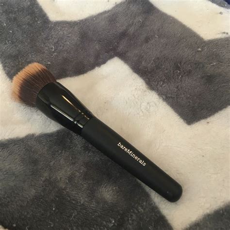 Bare minerals brush | Bare minerals brushes, Bare minerals, Makeup ...