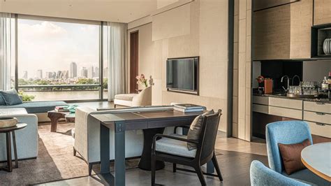 Bangkok Luxury Hotel Room with River View | Four Seasons Bangkok