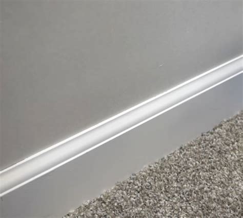 How to Paint Baseboards Over Carpet Neatly