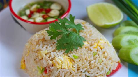 Ultimate Easy Egg Fried Rice Recipe - 5 Minute Super Easy Thai Recipe