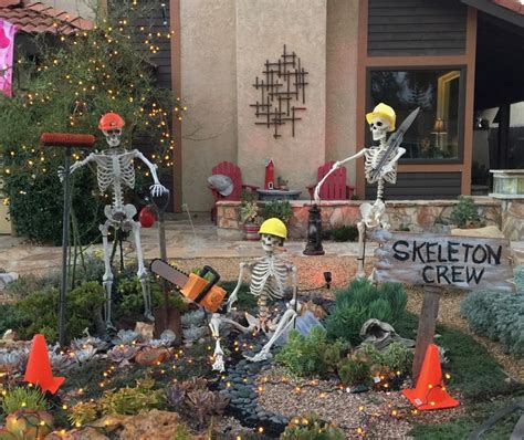 Pin by Denise Carlton on Halloween Skeletons | Halloween skeletons ...