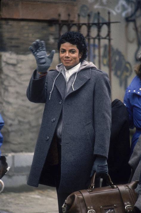 Rare Behind the Scenes Photos of Michael Jackson While Filming the Music Video "Bad" in Brooklyn ...