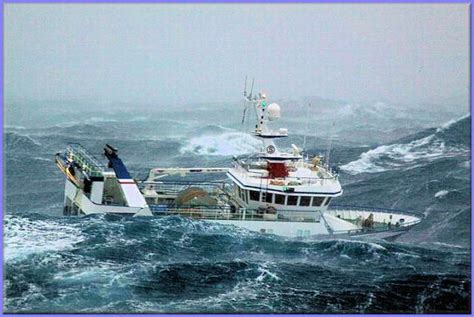 A Fishing Ship Caught in the Middle of a Storm (10 pics) | Ocean ...