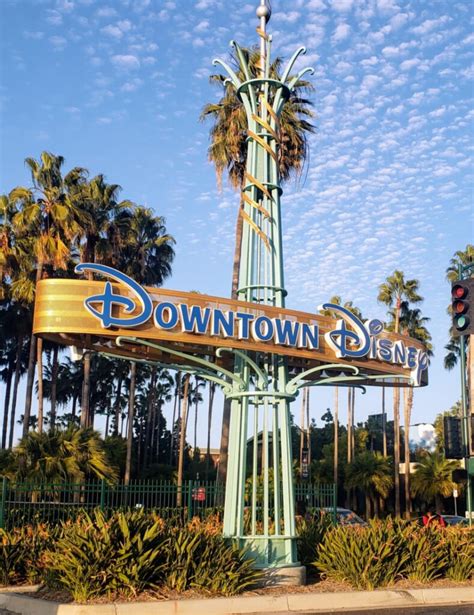 Disneyland Parking: Info, Tips & How to Save Money (2024) - California ...