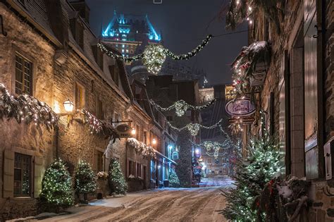 Old quebec during winter : r/CozyPlaces