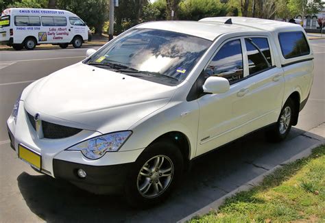 File:2008 SSangYong Actyon Sports 02.jpg - Wikimedia Commons