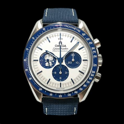 Omega Silver Snoopy Award Speedmaster Moonwatch Professional Chronograph 42 mm Special Edition ...