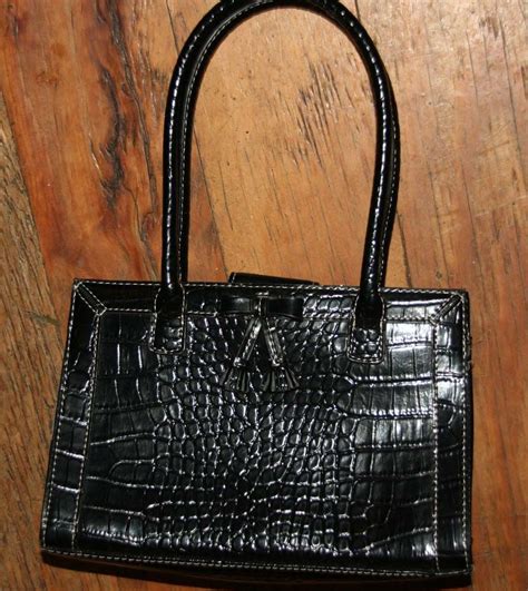 GORGEOUS LIZ CLAIBORNE BLACK FAUX CROCODILE PURSE BAGUETTE EVENING ...