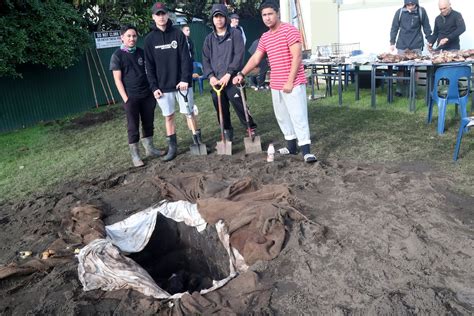 Whanganui High School celebrates Matariki through traditional hāngī - NZ Herald