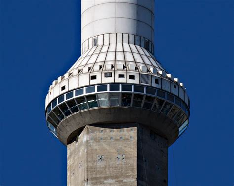 CN Tower skypod closeup | If you look closely you can see th… | Flickr