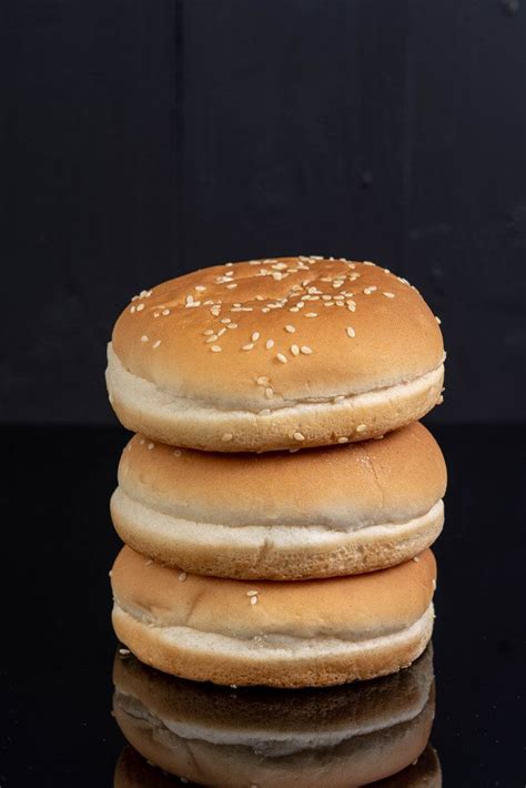 Hamburger Buns isolated above black background - Creative Commons Bilder