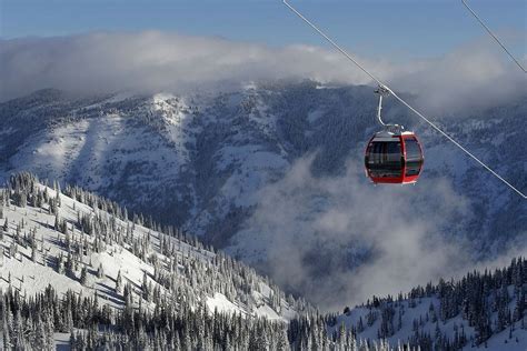 Crystal Mountain's gondola in second winter at Washington's biggest ski area | OregonLive.com