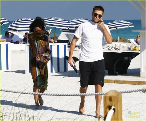 Robert Pattinson & FKA twigs Enjoy Relaxing Beach Day Together | Photo 751474 - Photo Gallery ...