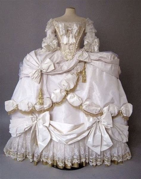 Marie Antoinette’s Robe de Coeur Court Gown (1778) | Rococo fashion ...