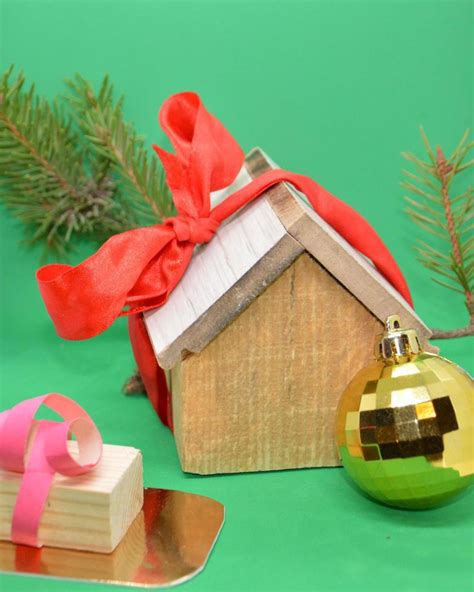 House Exterior Decorated For Christmas Stock Photos, Images and ...