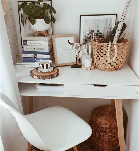 48 Cute Desk Space Decor to Have for Yourself - atinydreamer | Cute desk decor, Desk space decor ...