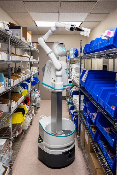 Meet Moxi: A Robot Helping Nurses and Patients in Texas - Nurseslabs