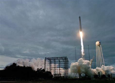 Photographing an Antares rocket launch at Wallops Island