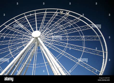 The Wheel of Brisbane in construction, South Bank, Brisbane, Australia Stock Photo - Alamy