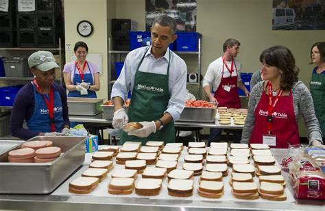 13 Photos Of Obama Making Sandwiches At Martha's Table | HuffPost