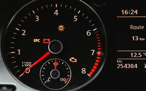 Decoding Dashboard Lights: Understanding Common Car Warning Lights and ...