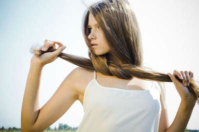 Useful Tips: How to Make Your Hair Stronger and Longer - Pretty Designs