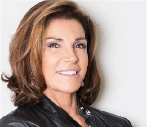 Hilary Farr Bio, Age, Height, Career, Husband, Children, Net Worth, Twitter