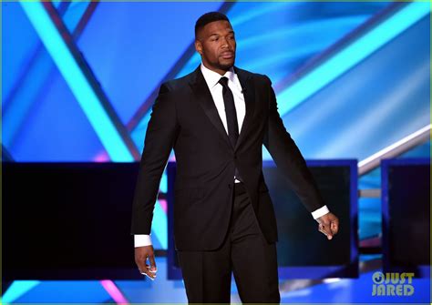 Michael Strahan Strips in 'Magic Mike' Opening at Critics' Choice ...